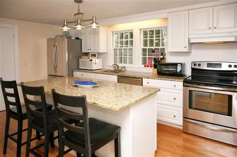 109 Bayview Cir, Osterville, MA 02655 photo 4