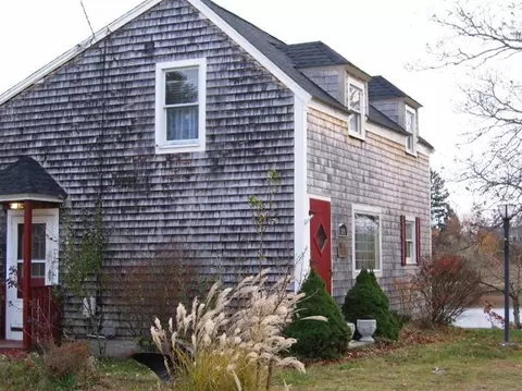 220 Sandwich Rd, Wareham, MA 02571 photo 1