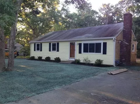 8 Shipwreck Dr, Mashpee, MA 02649 photo 1