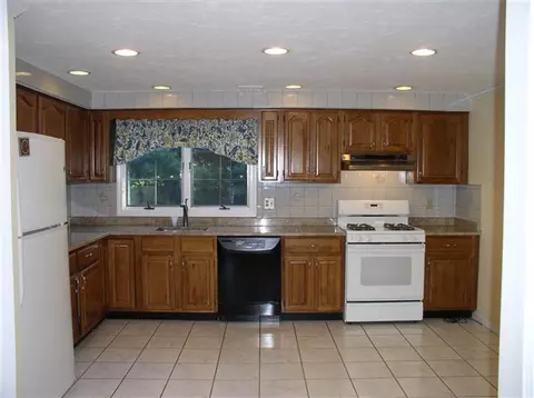 21 Barbary Cir, Mashpee, MA 02649 photo 3