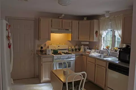 38 Redberry Ln, Marstons Mills, MA 02648 photo 9