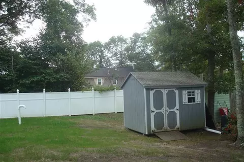 14 Leamington Ln, Mashpee, MA 02649 photo 3