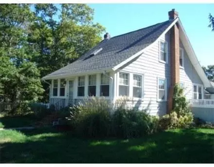 72 Cleveland Way, Buzzards Bay, MA 02532 photo 1