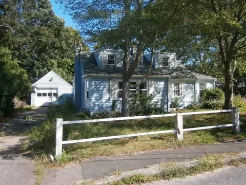22 Brookshire Rd, Hyannis, MA 02601 photo 1