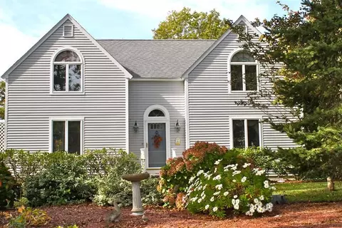 33 Fairway Ln, Mashpee, MA 02649 photo 2
