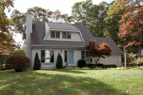4 Hillside Ave, Mashpee, MA 02649 photo 1