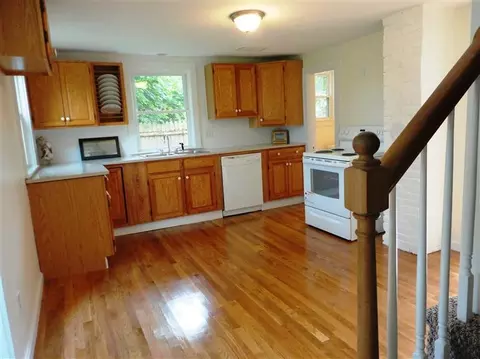 72 Grove St, Hyannis, MA 02601 photo 3