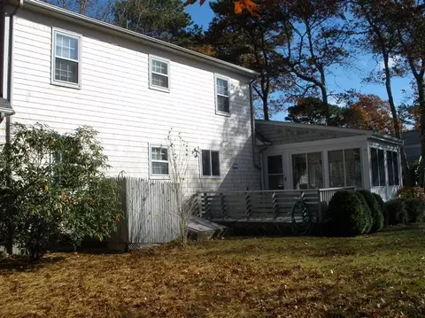 14 Neshobe Rd, Mashpee, MA 02649 photo 2