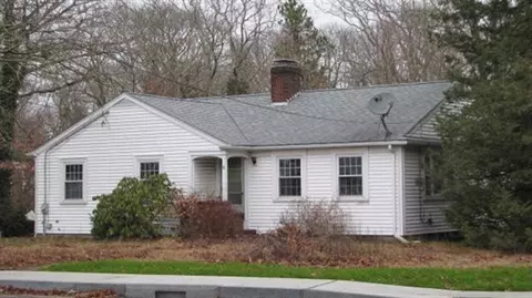 6 Bacon Rd, Hyannis, MA 02601 photo 1