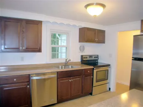 6 Bacon Rd, Hyannis, MA 02601 photo 2