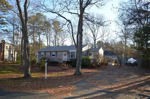 18 Neshobe Rd, Mashpee, MA 02649 photo 2