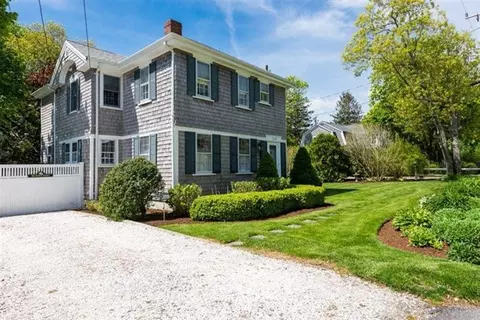 129 School St, Cotuit, MA 02635 photo 2