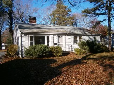 26 Bristol Ave, Hyannis, MA 02601 photo 1