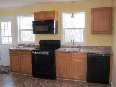 39 Pine Grove Ave, Hyannis, MA 02601 photo 3