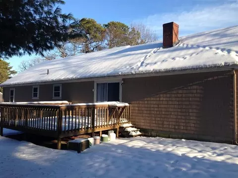 407 Mariner Cir, Cotuit, MA 02635 photo 3