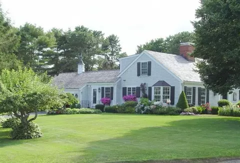 27 Thyme Ln, Osterville, MA 02655 photo 2