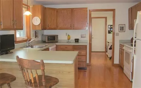 5 Rolling Oaks Dr, Pocasset, MA 02559 photo 3