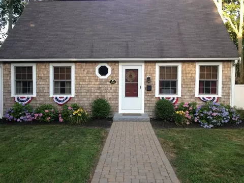 136 Sea St, Hyannis, MA 02601 photo 1