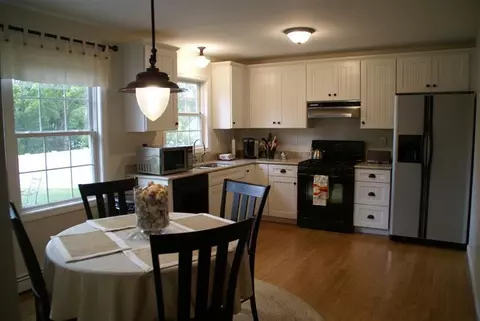 136 Sea St, Hyannis, MA 02601 photo 4