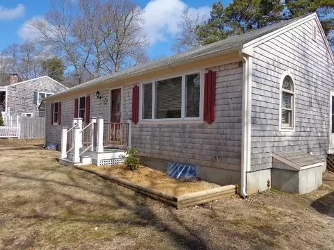 3 Beechwood Dr, Mashpee, MA 02649 photo 1