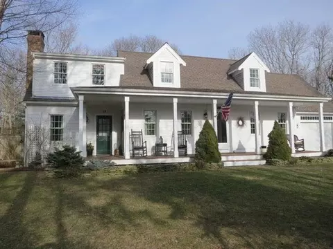194 White Moss Dr, Marstons Mills, MA 02648 photo 2