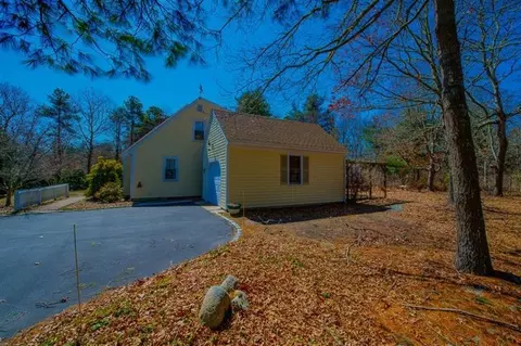 265 Old Oyster Rd, Cotuit, MA 02635 photo 4