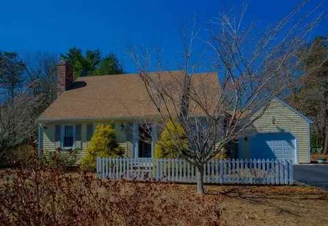 265 Old Oyster Rd, Cotuit, MA 02635 photo 2