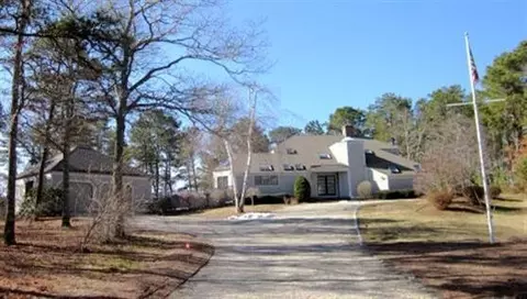 93 The Hacking Cir, Mashpee, MA 02649 photo 1
