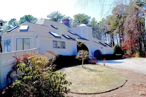 93 The Hacking Cir, Mashpee, MA 02649 photo 2