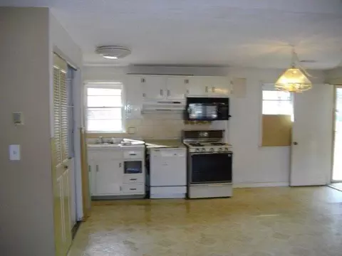 28 Dennis Ln, Wareham, MA 02571 photo 4
