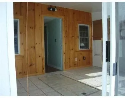 27 Pleasant St, Wareham, MA 02571 photo 6