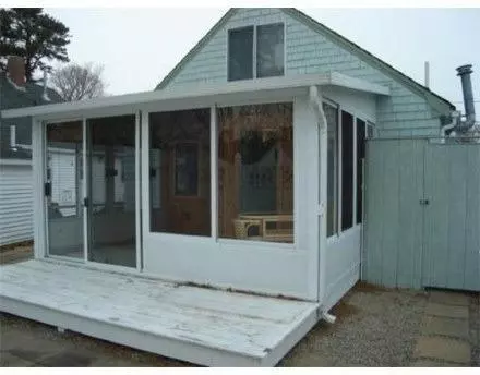27 Pleasant St, Wareham, MA 02571 photo 2