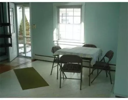 27 Pleasant St, Wareham, MA 02571 photo 4