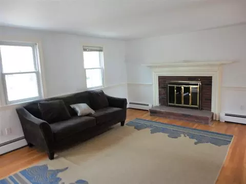 25 County Seat St, Hyannis, MA 02601 photo 3