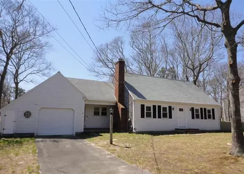 25 County Seat St, Hyannis, MA 02601 photo 1