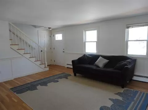25 County Seat St, Hyannis, MA 02601 photo 2