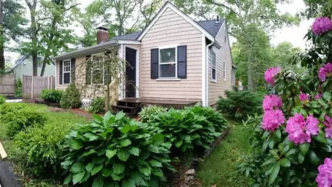 12 Parkwood Dr, Wareham, MA 02571 photo 1
