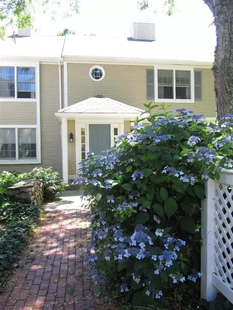 727 Main St #E2, Osterville, MA 02655 photo 2
