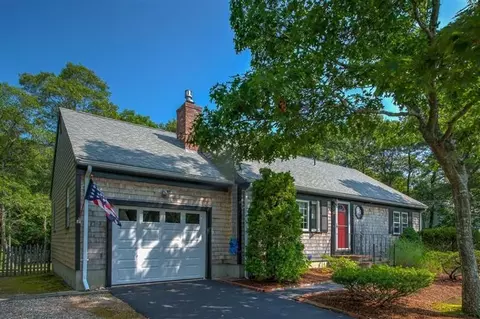 102 Pineview Dr, Cotuit, MA 02635 photo 2