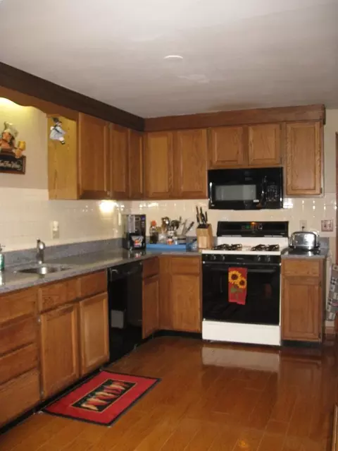 102 Pineview Dr, Cotuit, MA 02635 photo 3