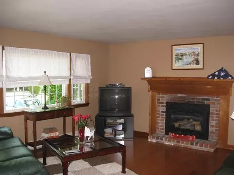 102 Pineview Dr, Cotuit, MA 02635 photo 9