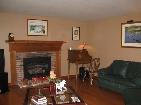 102 Pineview Dr, Cotuit, MA 02635 photo 8