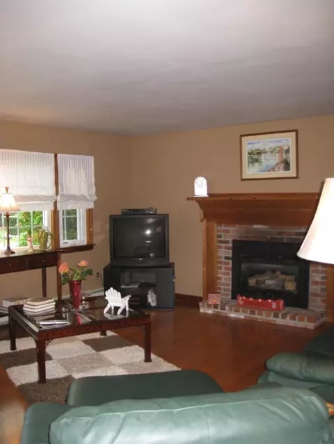 102 Pineview Dr, Cotuit, MA 02635 photo 7