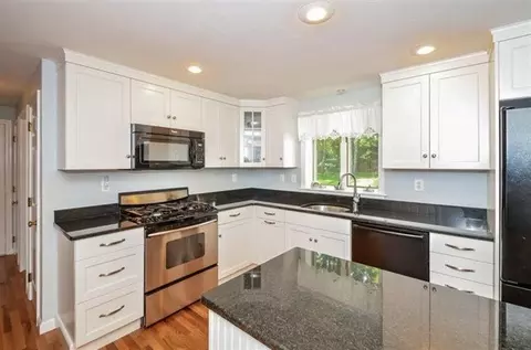 18 Windsor Way, Mashpee, MA 02649 photo 4