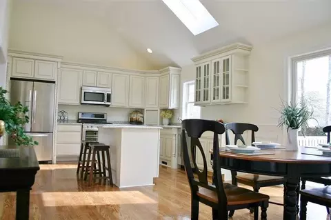 49 Schooner Ln, Hyannis, MA 02601 photo 2