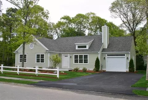 49 Schooner Ln, Hyannis, MA 02601 photo 1