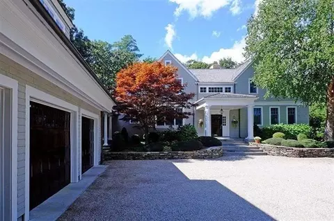 105 Bay St, Osterville, MA 02655 photo 2