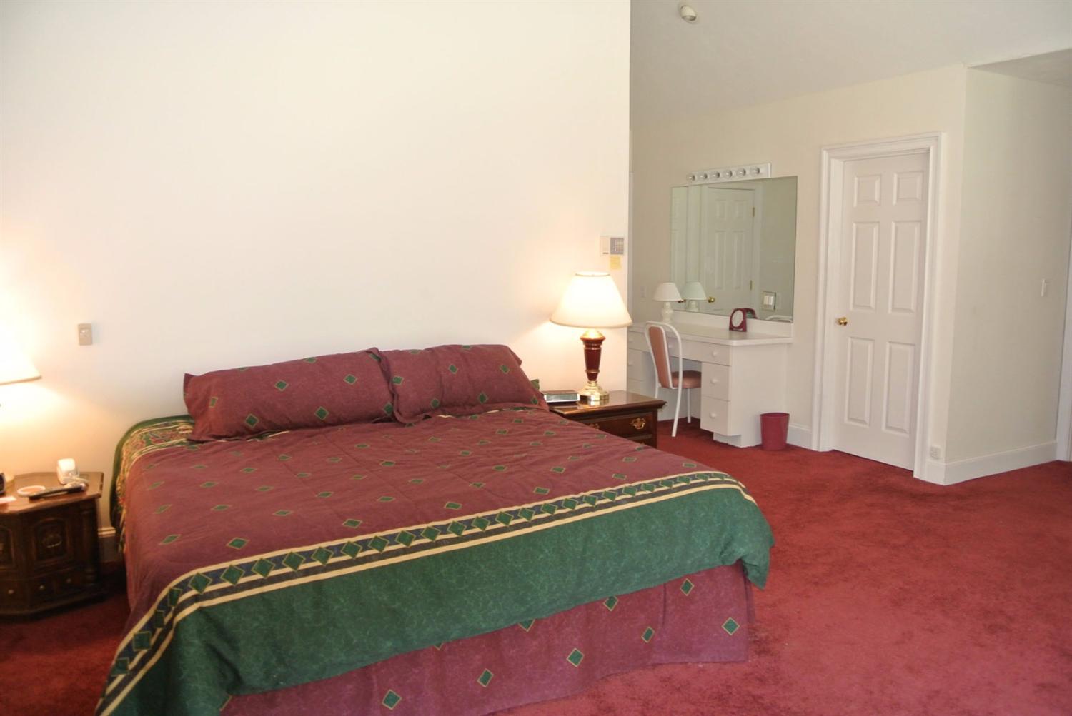 13 Surrey Pl, Mashpee, MA 02649 photo 11
