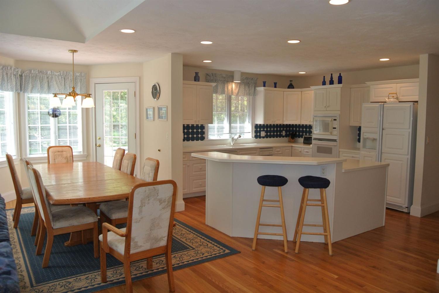 13 Surrey Pl, Mashpee, MA 02649 photo 5