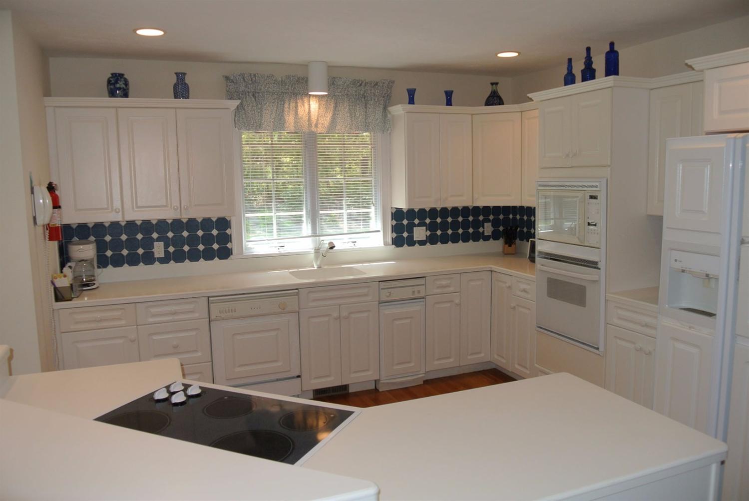 13 Surrey Pl, Mashpee, MA 02649 photo 3